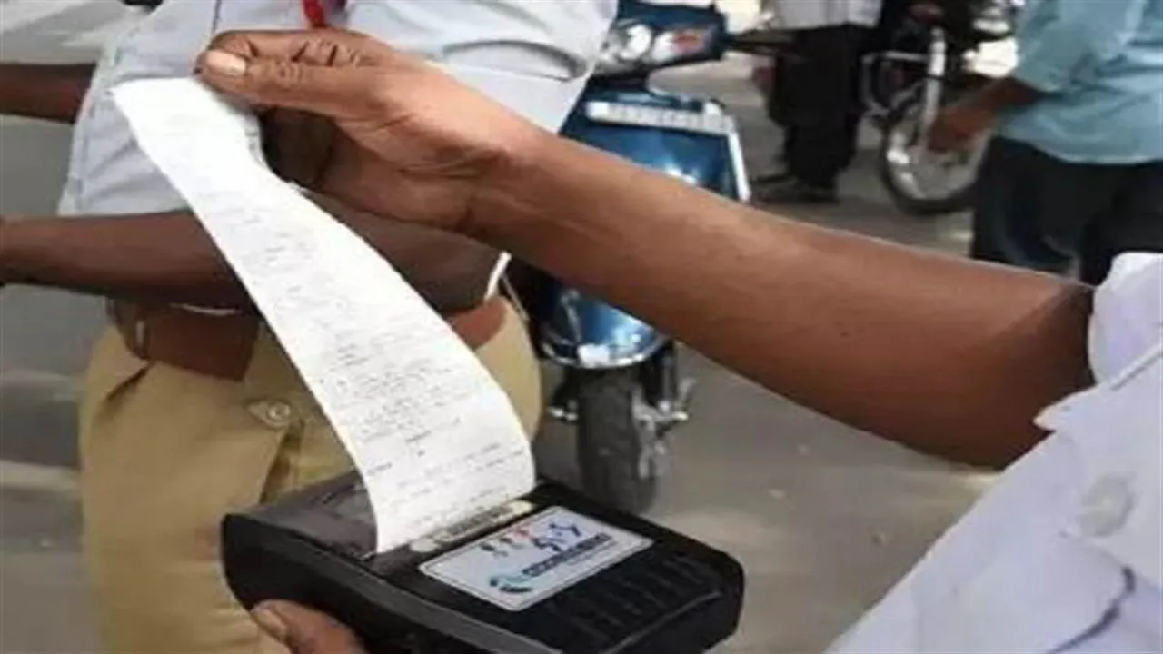 Kanpur: चेकिंग अभियान में बिना लाइसेंस ई-रिक्शा चलाते मिले नाबालिग, 146 वाहनों का काटा गया चालान