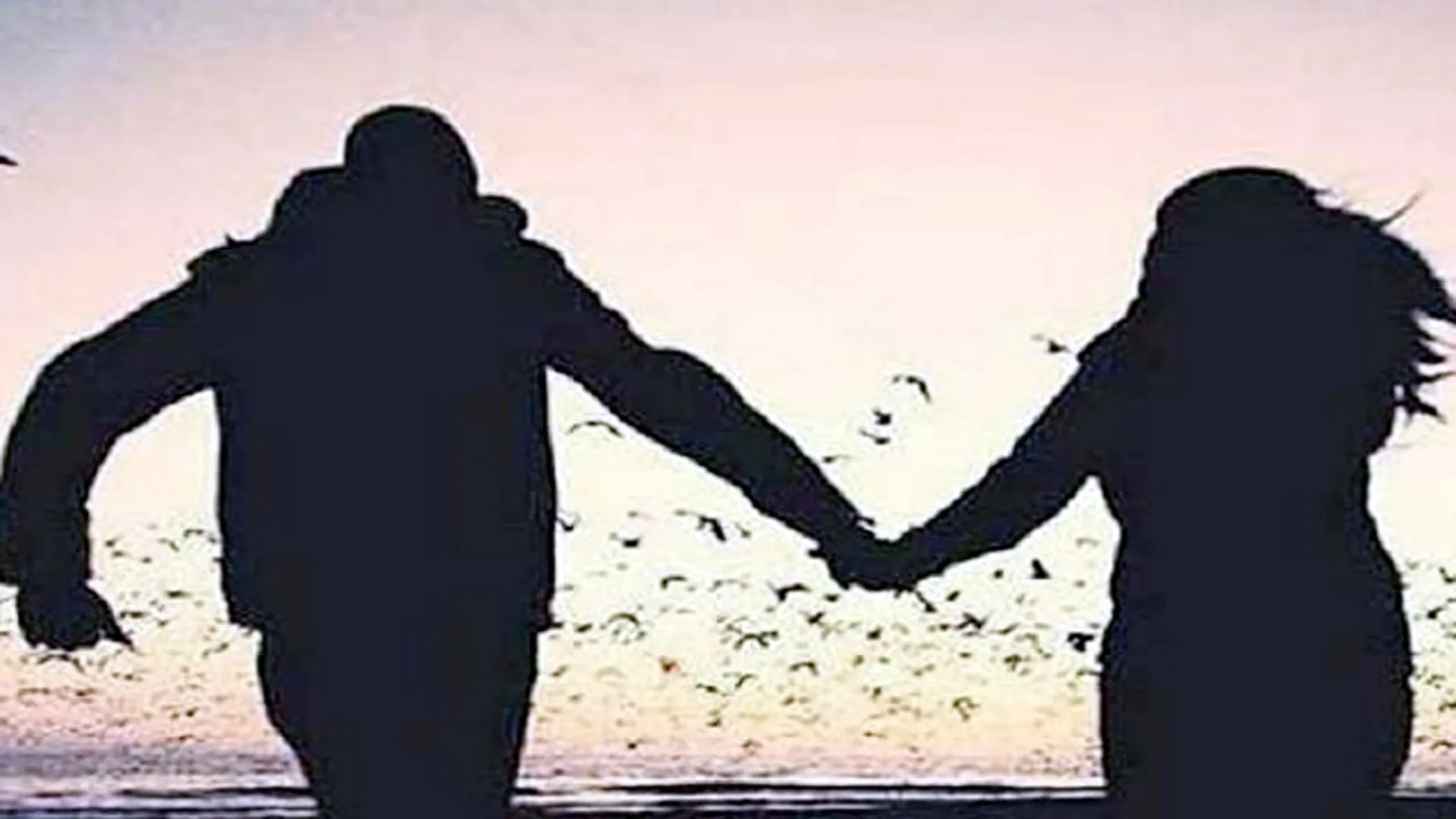 संभल: पति व दो बच्चों को छोड़कर महिला दूसरे संप्रदाय के प्रेमी संग फरार