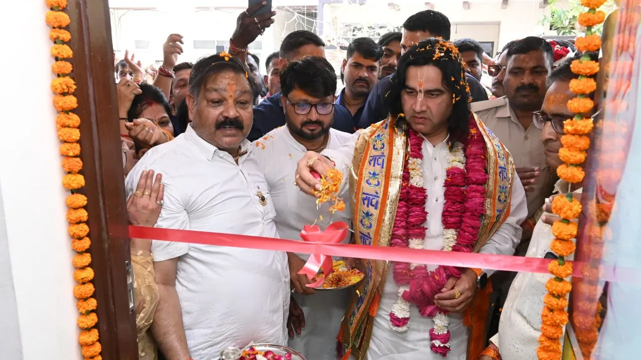 Kanpur में कथावाचक देवकी नंदर ठाकुर बोले- गौमाता, गीता और गंगा का सम्मान हर भारतीय का धर्म, धर्मशास्त्र और शास्त्र में बताया अंतर 