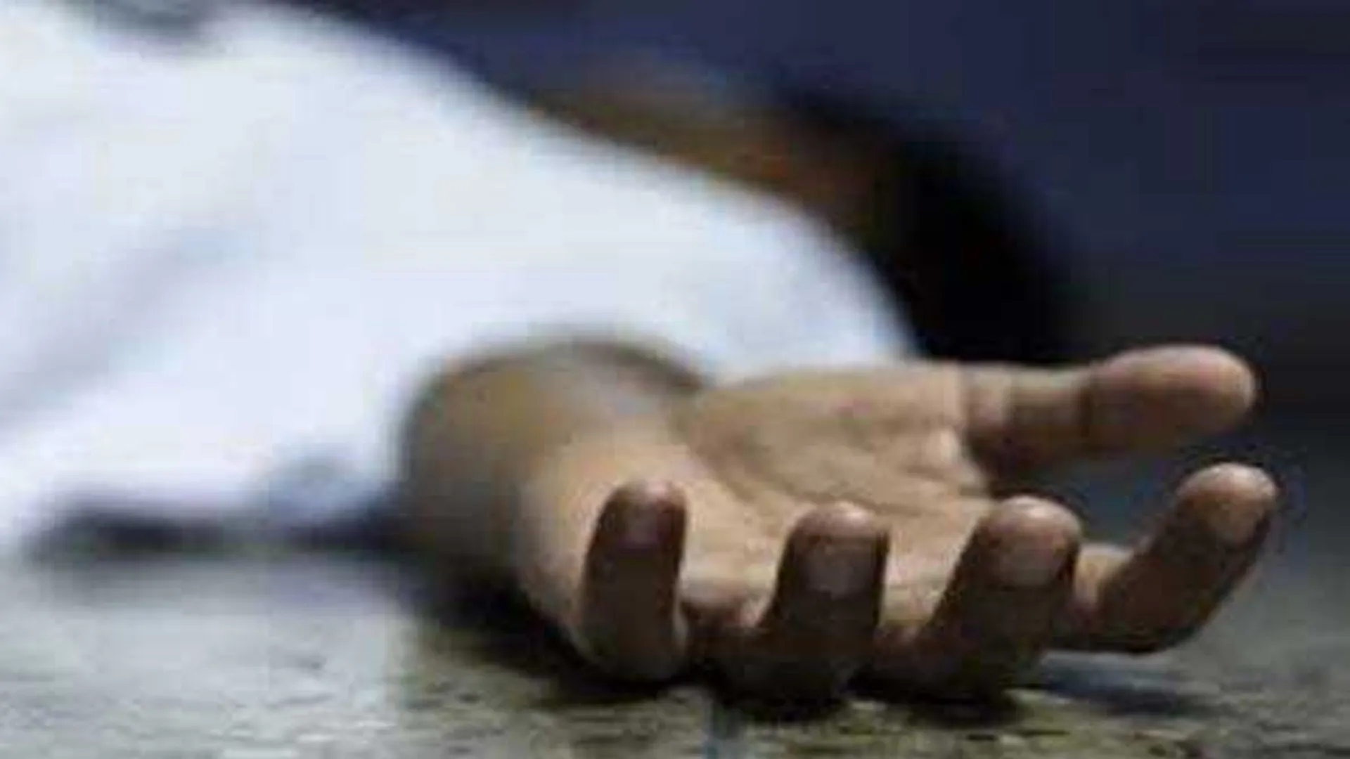 लखीमपुर खीरी: नाले में ई-रिक्शा चालक का शव मिलने से हड़कंप, हत्या की आशंका 