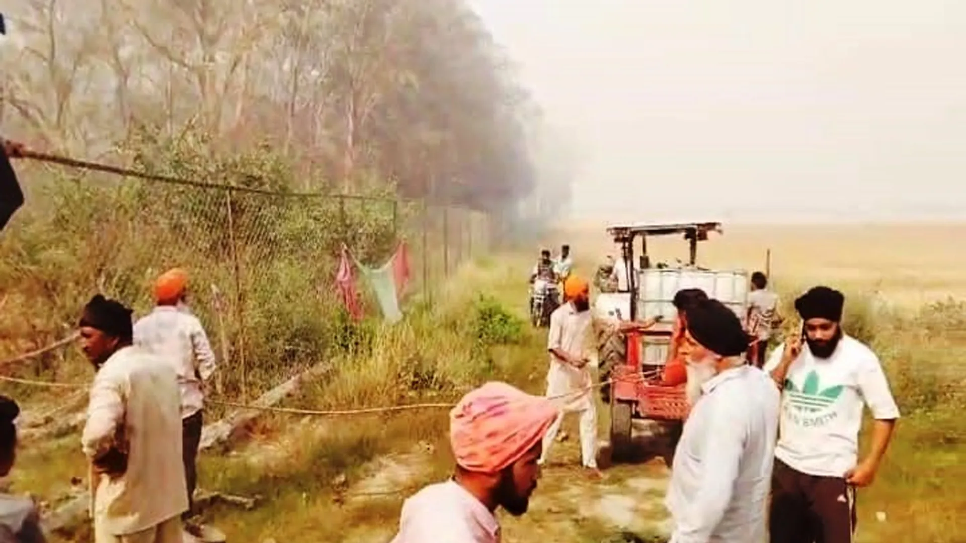 पीलीभीत: पीटीआर में फिर भड़की आग...दमकल टीम और किसान बुझाने में जूझे