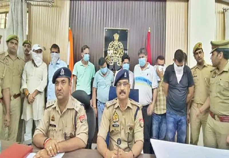मुरादाबाद : पुलिस की बड़ी कार्रवाई,  IPL में सट्टा लगाते पूर्व छात्र संघ अध्यक्ष समेत 9 लोग गिरफ्तार, 1.46 लाख रुपये और 11 मोबाइल फोन बरामद 