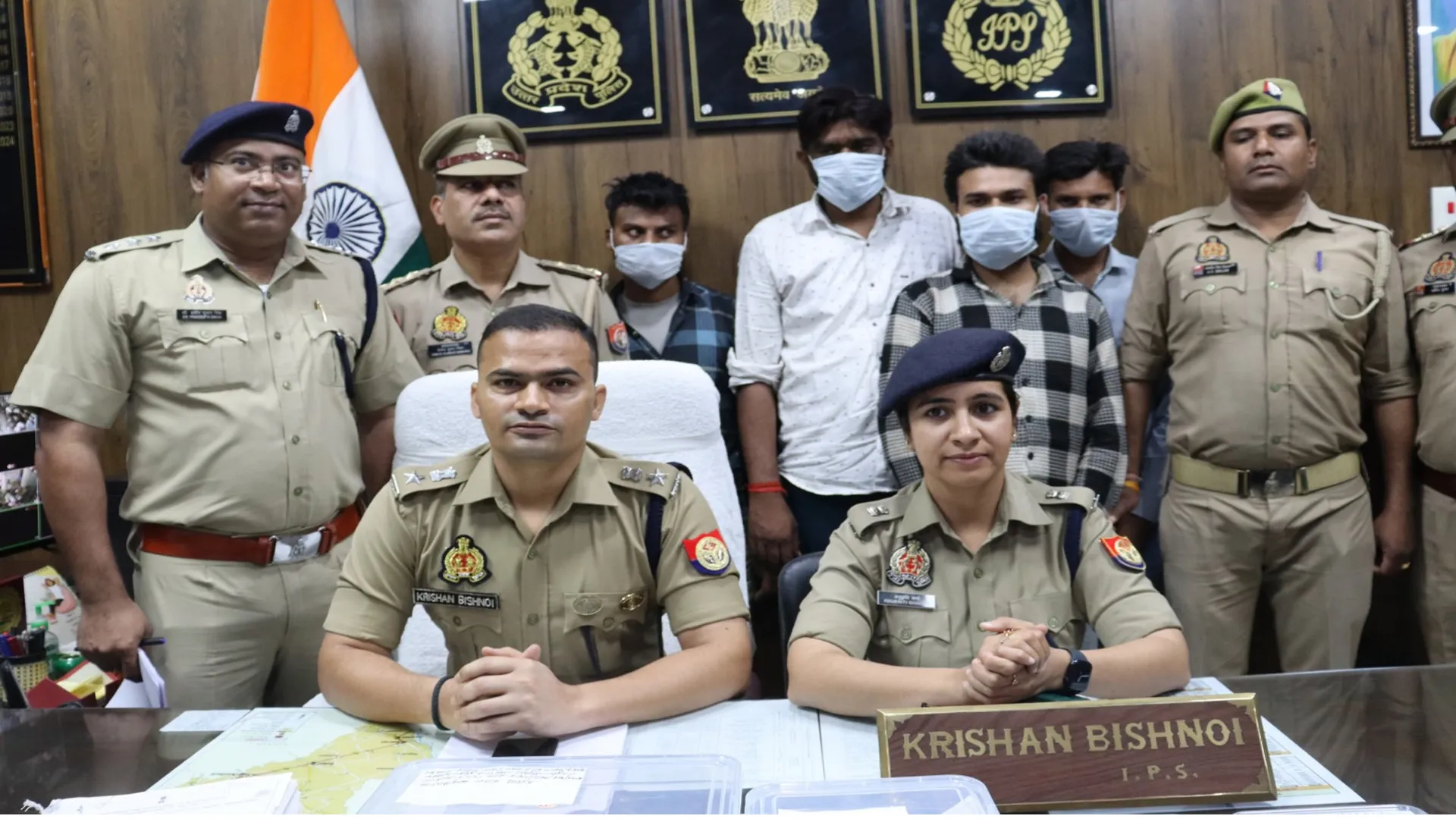 संभल: 13 राज्यों में फैला था नेटवर्क...आधार कार्ड में फर्जीवाड़ा करने वाले 4 गिरफ्तार