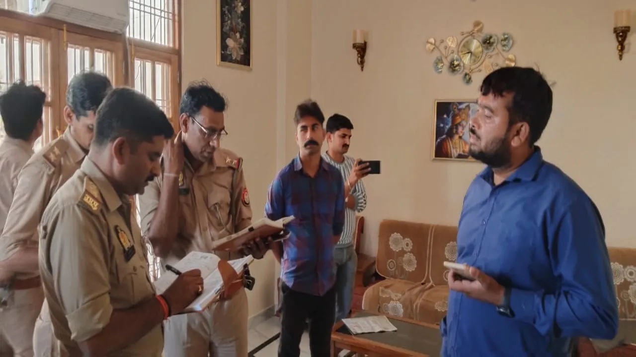 पूछताछ करती पुलिय