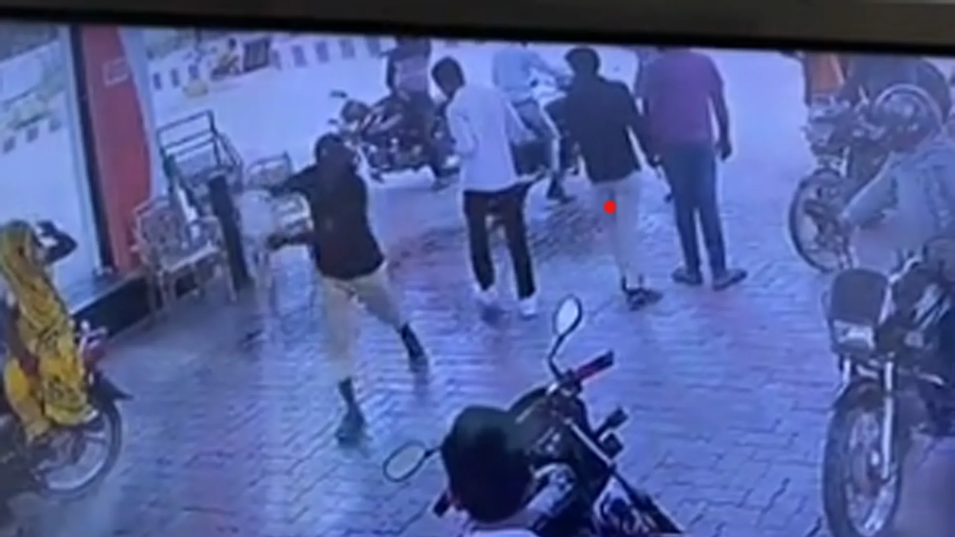 बदायूं: पेट्रोल पंप पर तेल छिड़ककर फैलाई थी दहशत...पांच के खिलाफ FIR