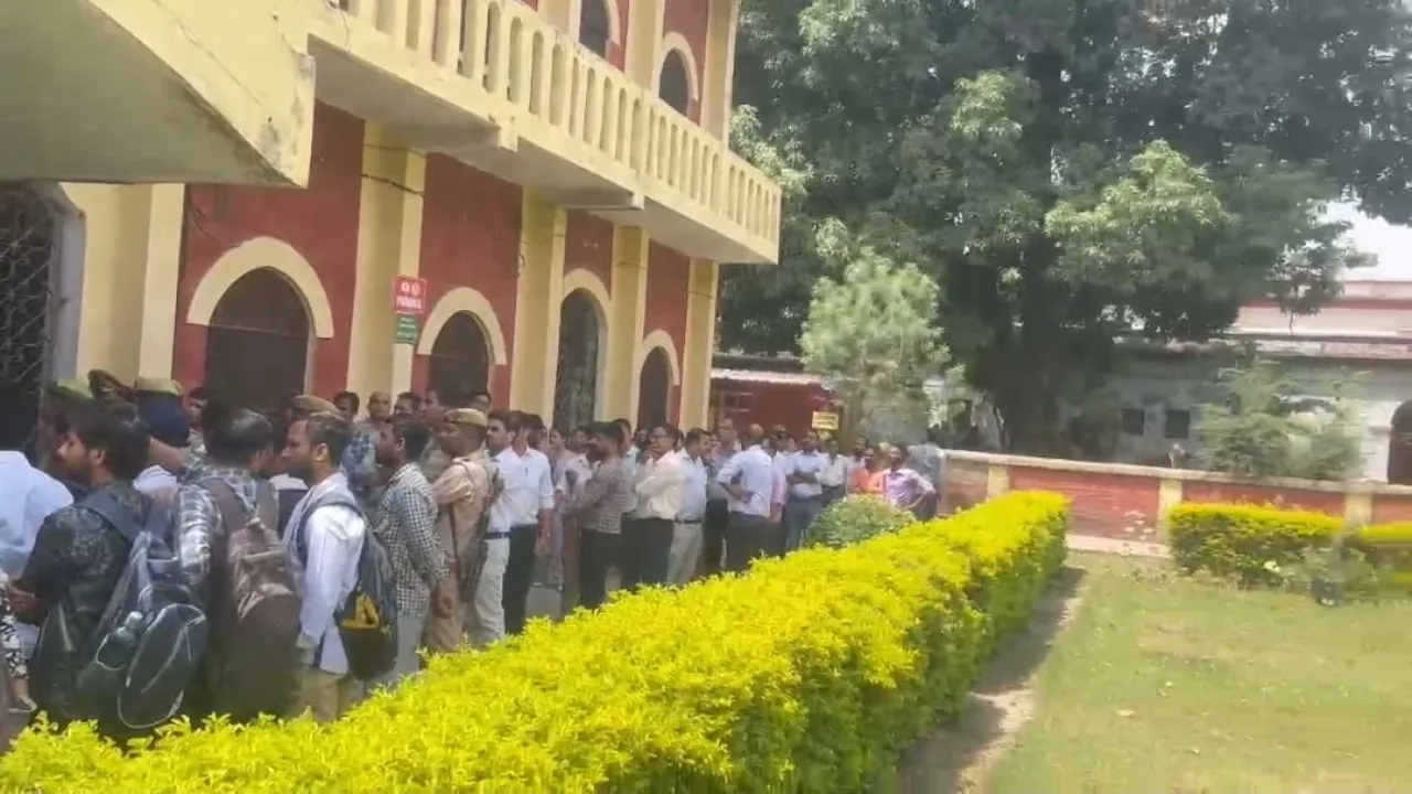  एनसीसी कैडेट की मौत का मामला : मुआवजे की मांग को लेकर भड़के छात्र, कार्रवाई न होने से परिजनों में आक्रोश