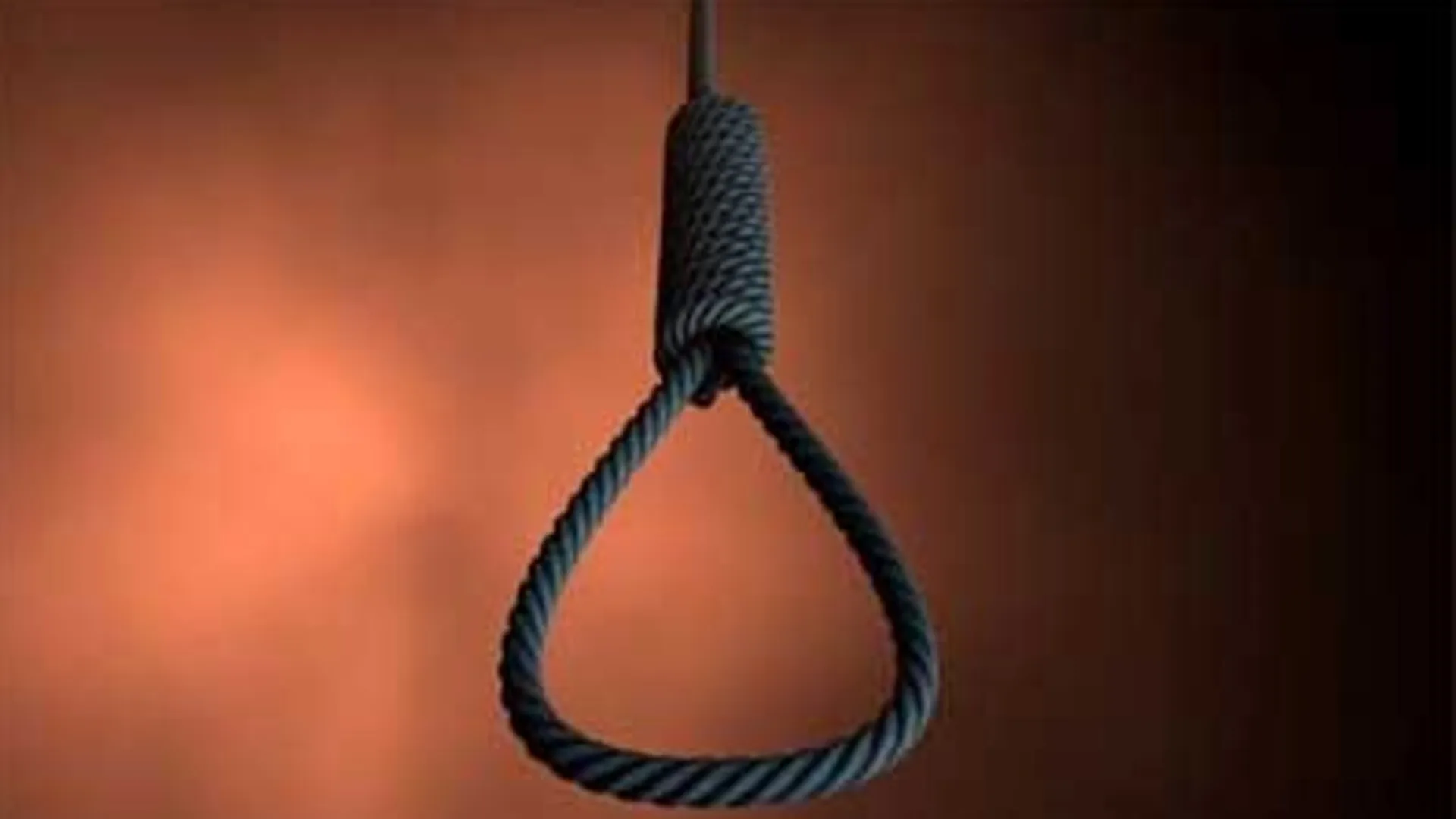 शाहजहांपुर: फंदे पर लटका मिला विवाहिता का शव...परिजन बोले दहेज की खातिर हुई हत्या