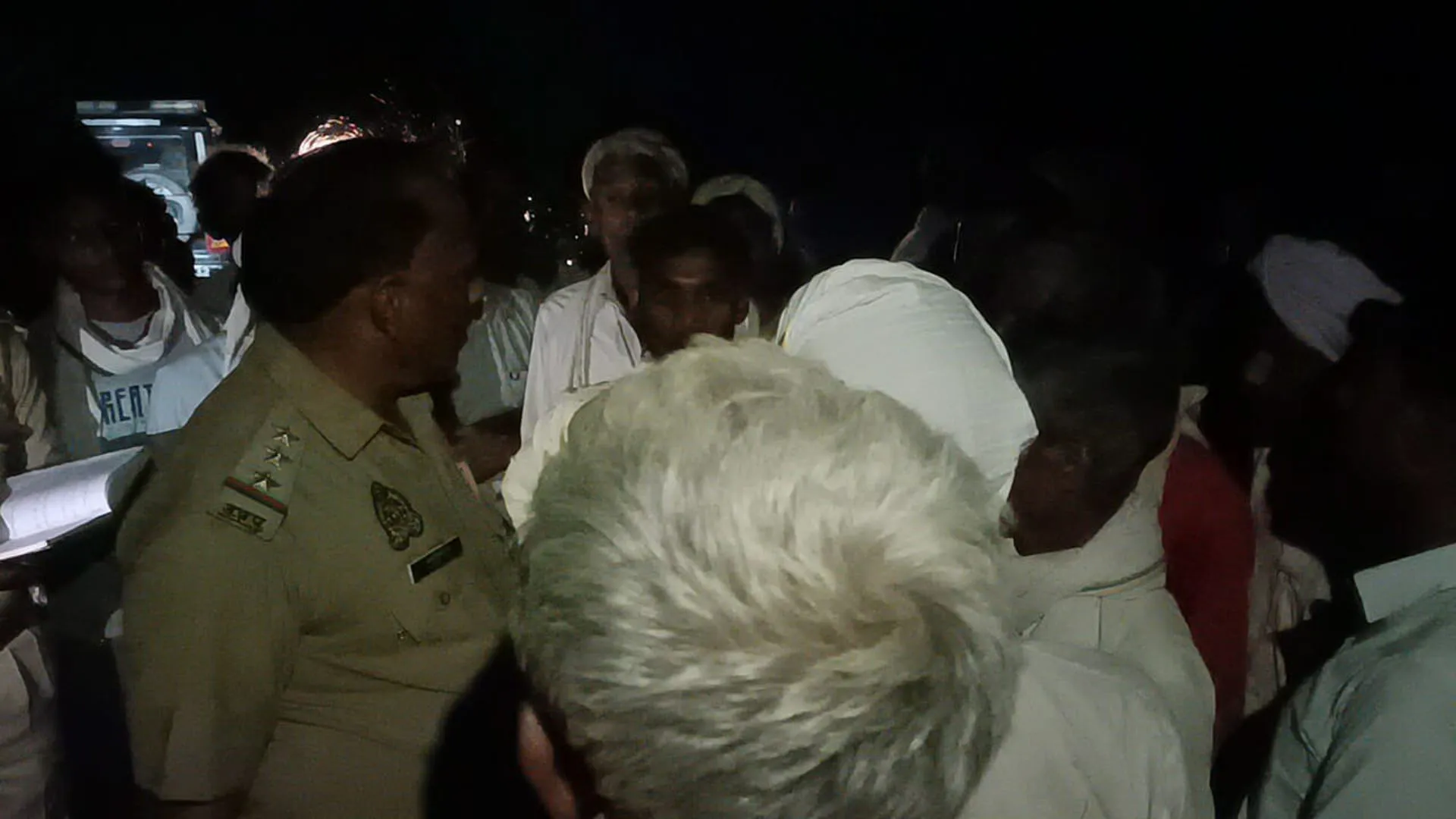 कासगंज: तमंचे की नोक पर जनसेवा केंद्र संचालक से नकाबपोश बदमाशों ने लूटे 8.30 लाख