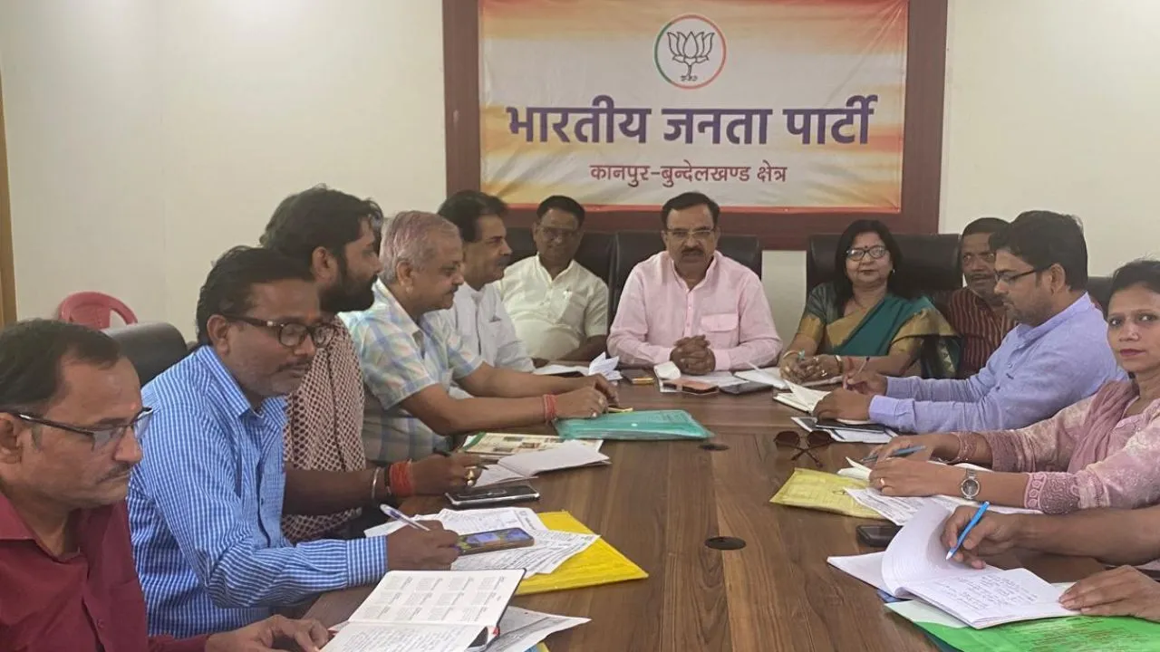 कानपुर में BJP झंडे के साथ सोशल मीडिया पर Selfie करनी होगी पोस्ट...सजेंगे भाजपा कार्यालय, मिष्ठान वितरण के साथ ढोल भी बजेगा