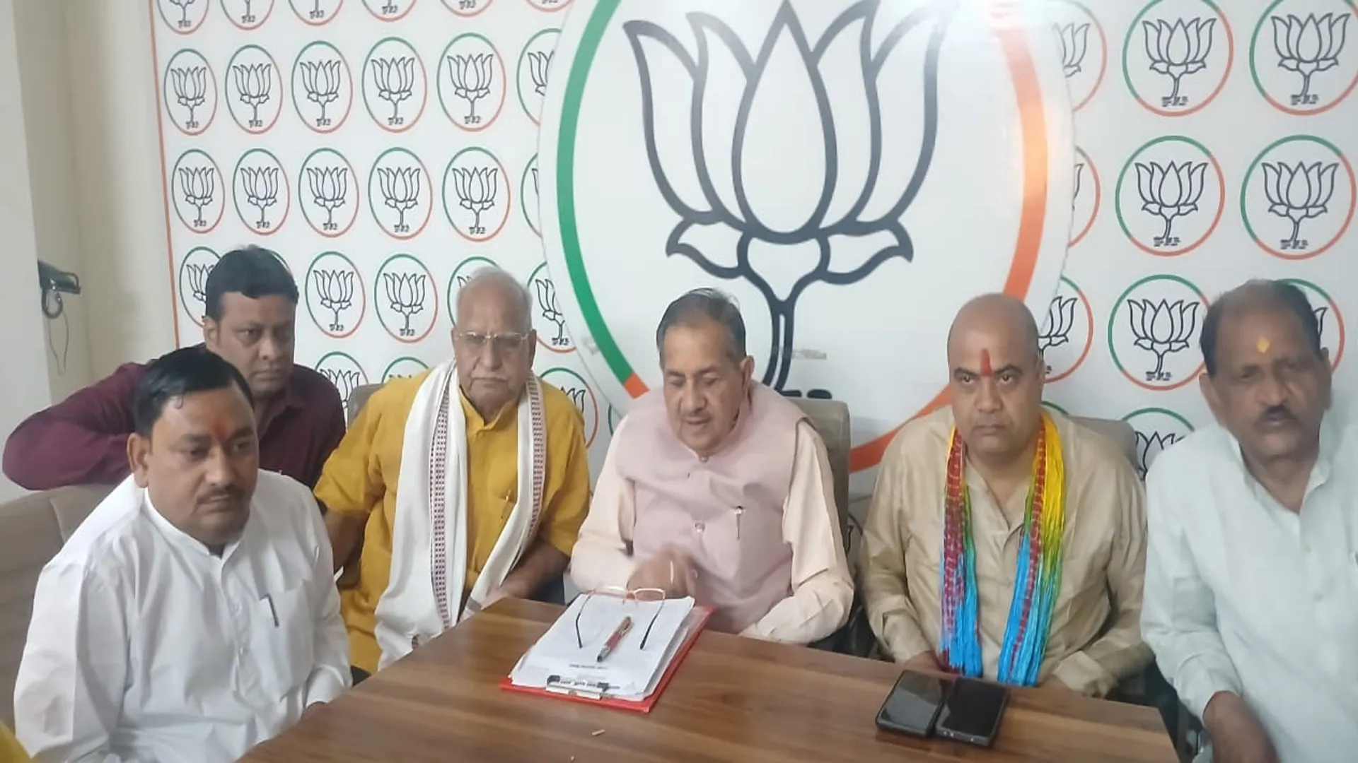 कासगंज: हैदराबाद के मियां को अपनी हवेलियां छिनने का डर...गरीबों में बंटेगी वक्फ की जमीन