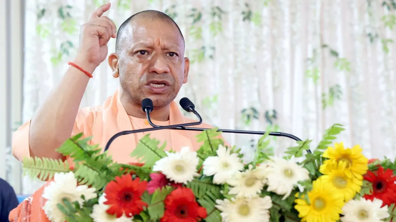 सुरक्षा और विकास के रास्ते में बाधा बनने वालों पर अब ‘सर्जिकल स्ट्राइक’... घुसपैठियों पर निर्णायक प्रहार करेगी योगी सरकार