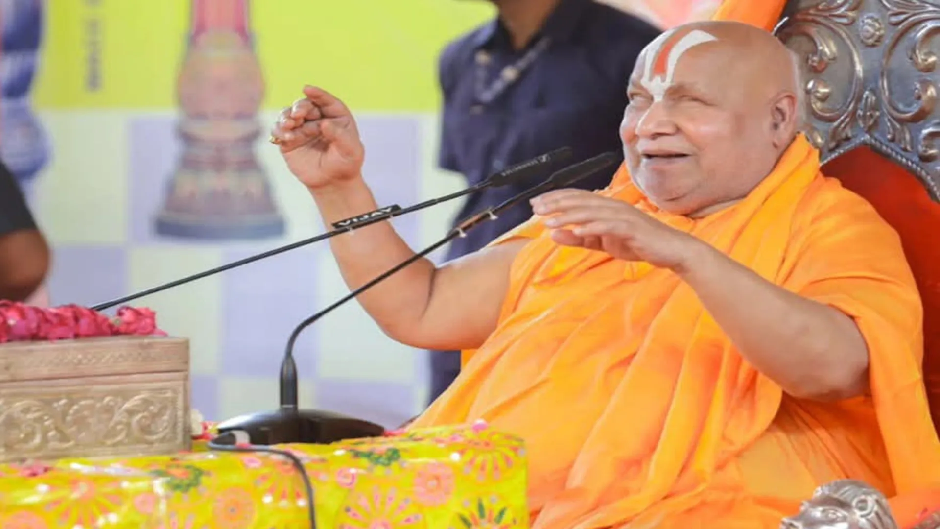 संभल में बोले रामभद्राचार्य...खोदाई में मंदिर मिलेगा तो हम उसे लेकर रहेंगे 