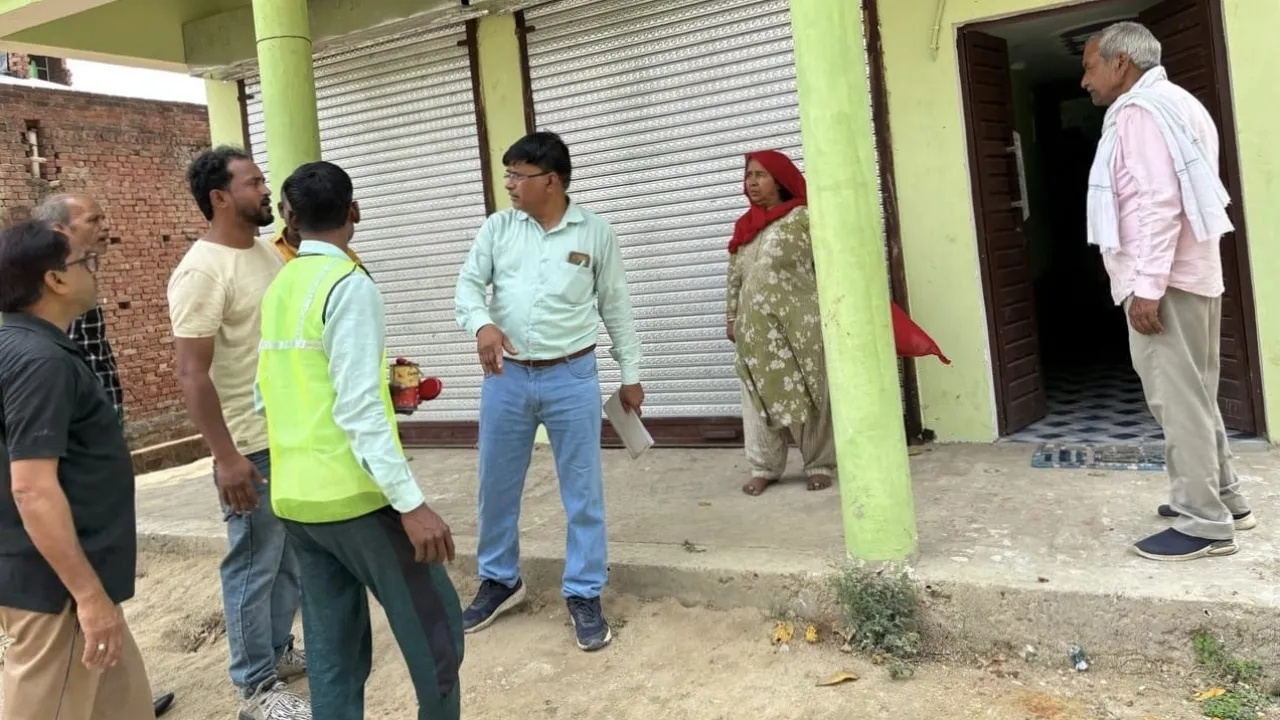 बाराबंकी : रेलवे ओवरब्रिज का काम शुरू, सेतु निगम टीम ने किया निरीक्षण