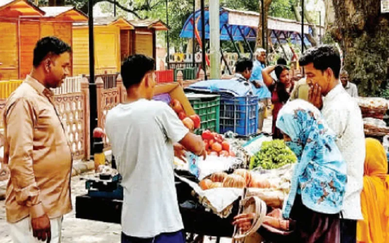 मुरादाबाद : महानगर को स्मार्ट बनाने के लिए बनाया वेंडिंग जोन, फिर भी लग रहीं अनाधिकृत दुकानें