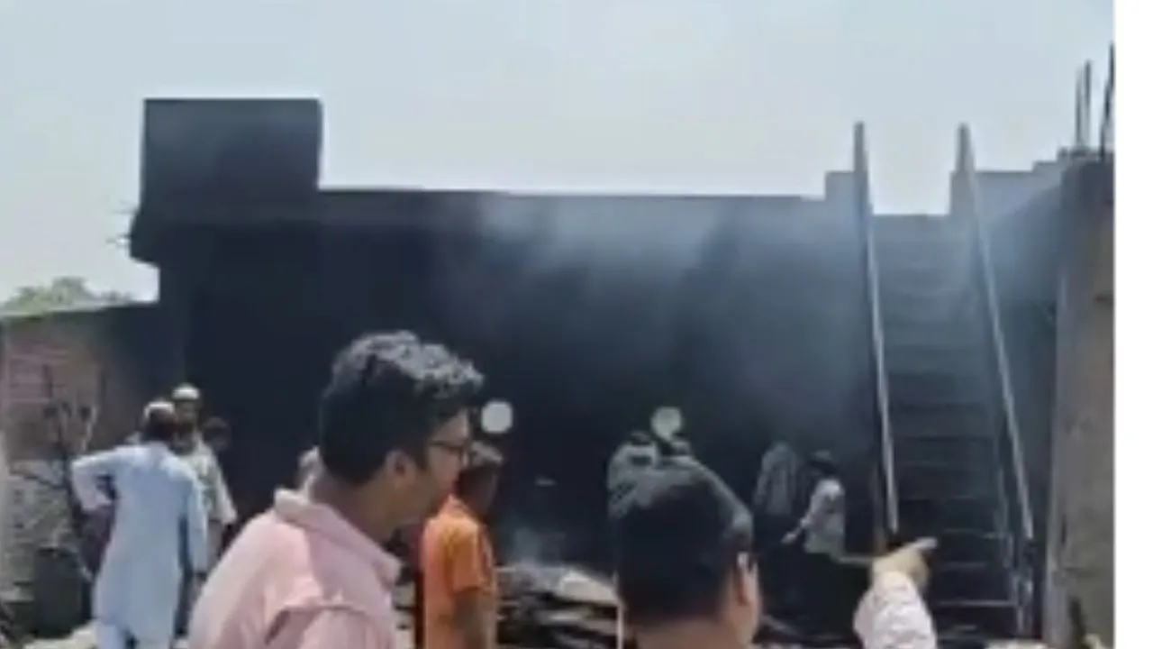 कानपुर के जाजमऊ में टेनरी में लगी आग: घटना से मचा हड़कंप, दमकल की दो गाड़ियों ने पाया काबू, लाखों रुपये का नुकसान