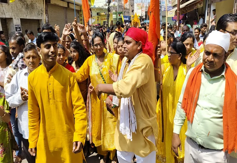 Sambhal : श्री बालाजी मंदिर में हुआ हवन, नगर में निकली भव्य शोभायात्रा...गूंजे भजन 