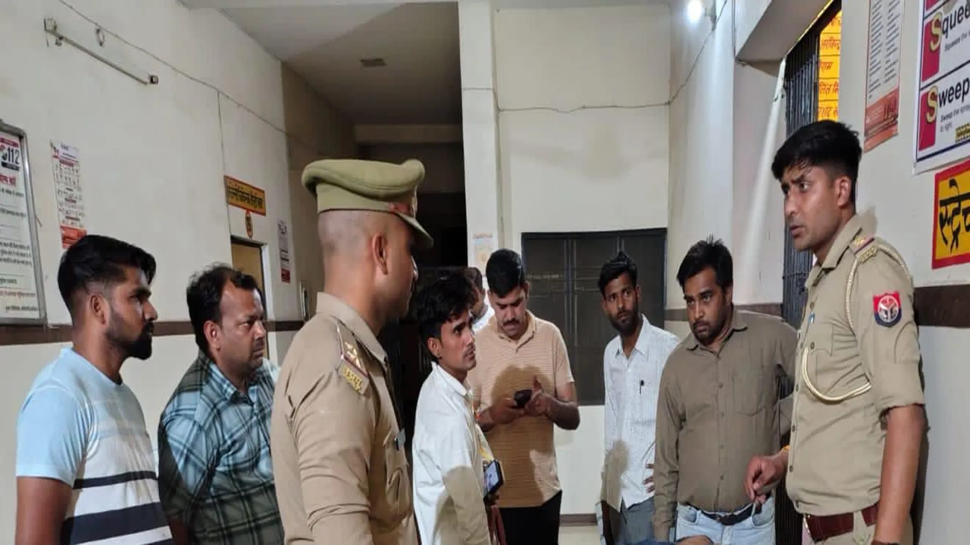 पीलीभीत: ट्रैक्टर ट्रॉली की टक्कर से बाप-बेटे की दर्दनाक मौत...महिला की हालत गंभीर 