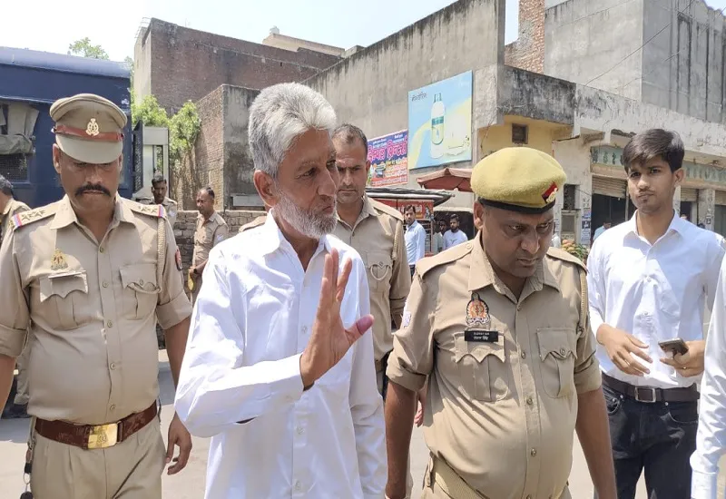 Sambhal News : जामा मस्जिद पर रेलिंग लगाने व मारपीट में कोर्ट में पेश हुए जफर अली