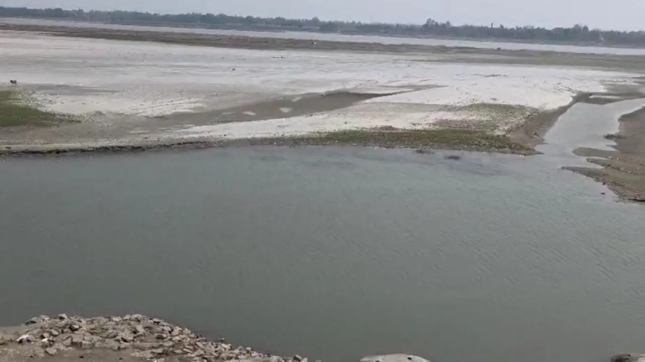 Ambedkar Nagar Incident : सरयू में स्नान करने गए सात युवक डूबे, स्थानीय लोगों ने पांच युवकों को बचाया, दो की मौत