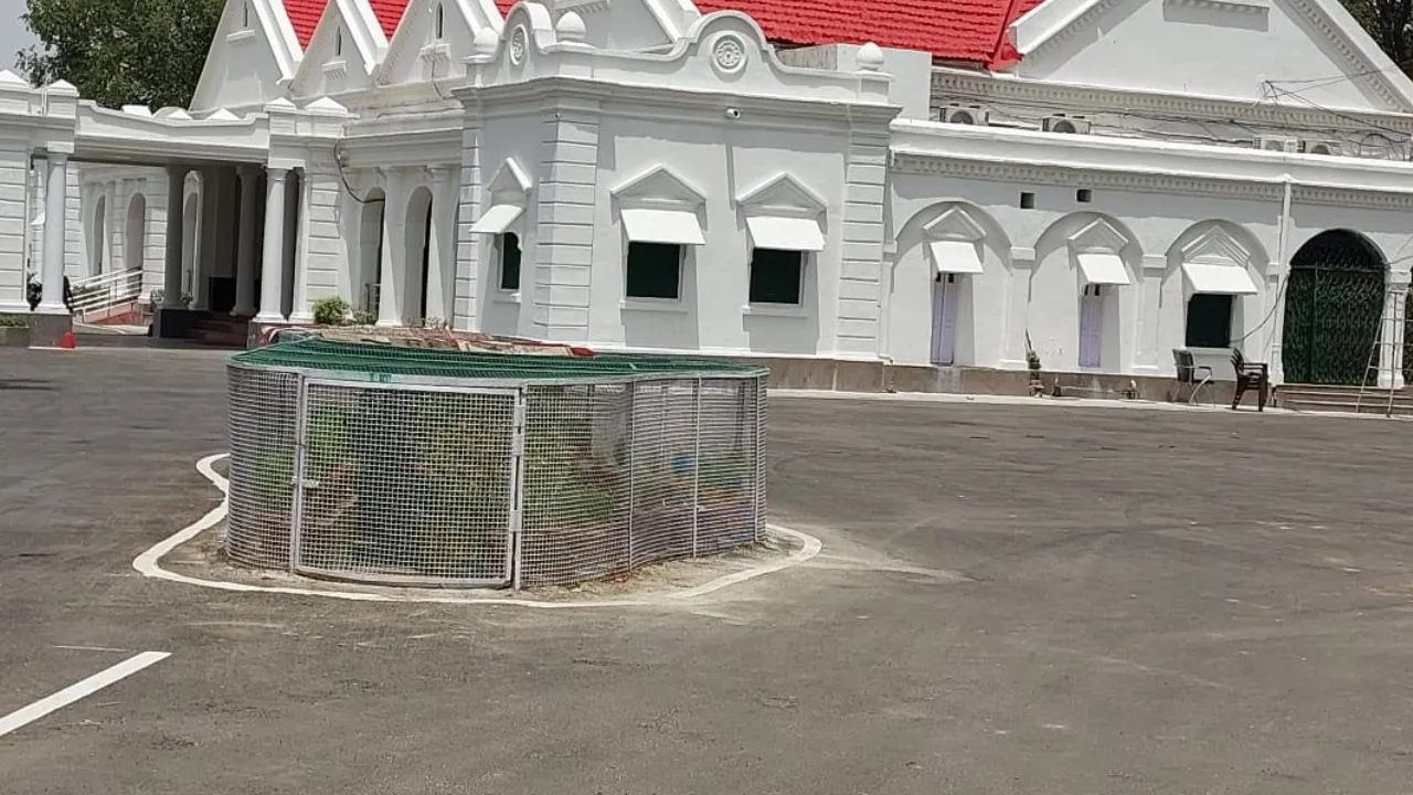 कनेक्शन मिलने में देरी, हेल्प लाइन नंबर बेकार; कानपुर के सर्किट हाउस में हुई बैठक...