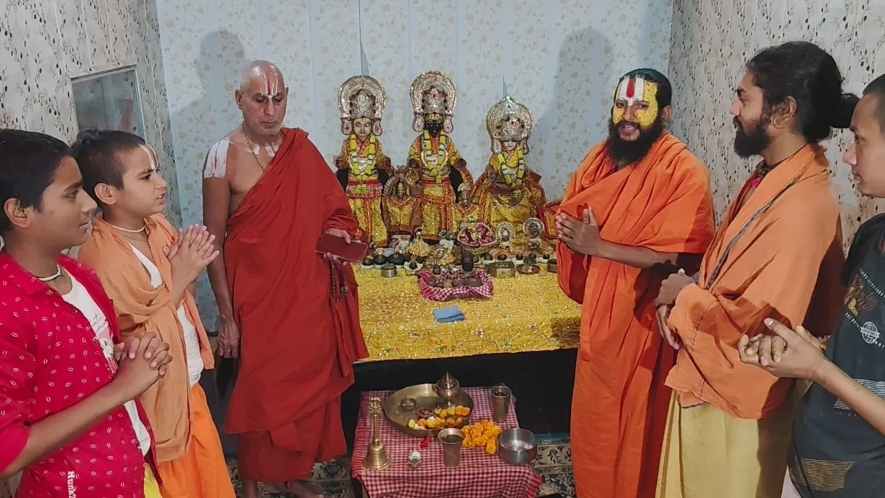 Ayodhya : पहलगाम की घटना पर संतों ने पीएम मोदी से की बदले की उम्मीद