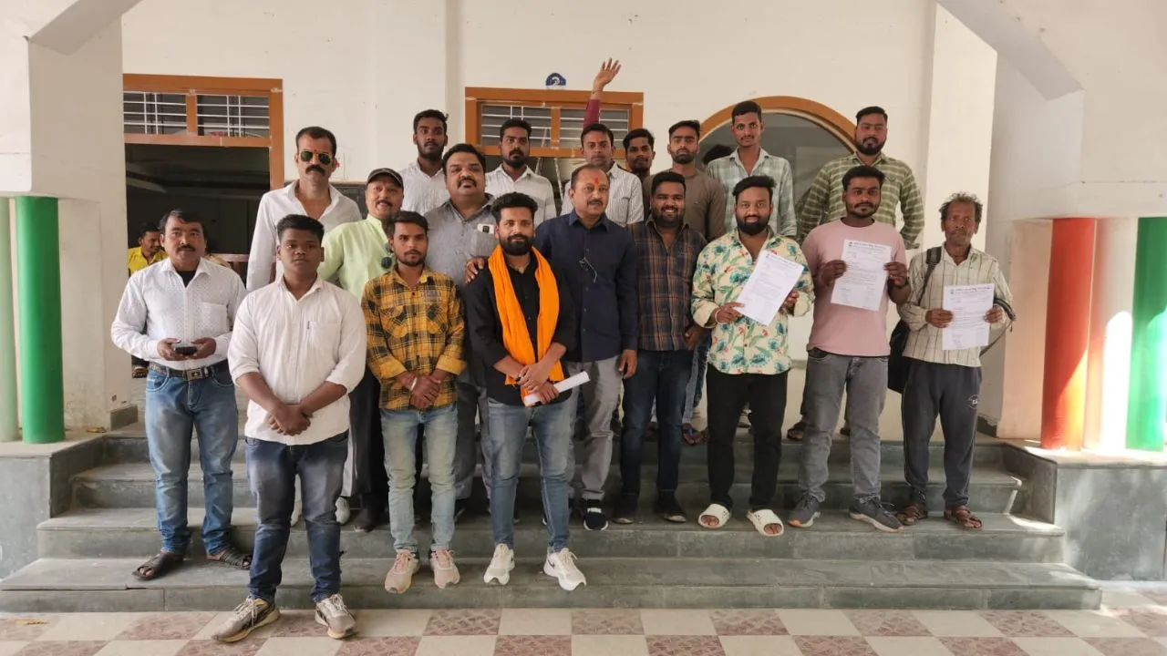  लखीमपुर खीरी: राणा सांगा पर टिप्पणी के विरोध में हिंदू महासभा का प्रदर्शन, डीएम को सौंपा ज्ञापन