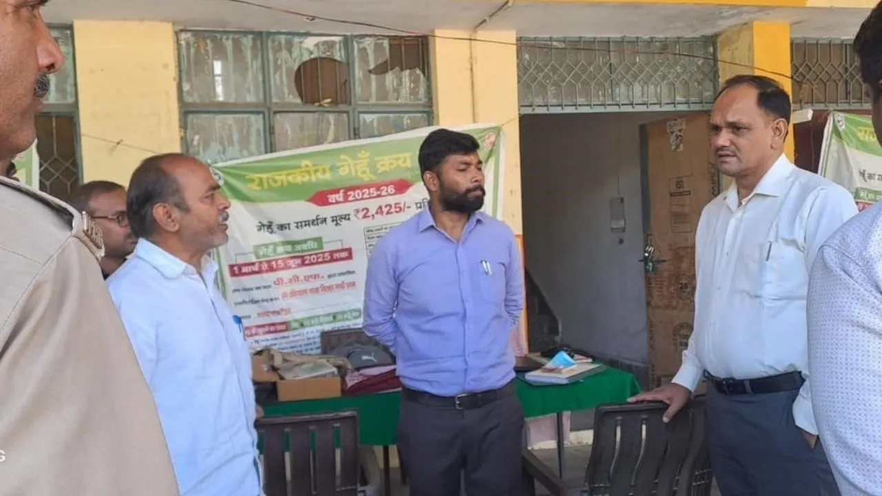 शाहजहांपुर: गेहूं क्रय केंद्रों पर बढ़ी सुस्ती, एसडीएम ने केंद्र प्रभारियों को सुधरने की दी चेतावनी 