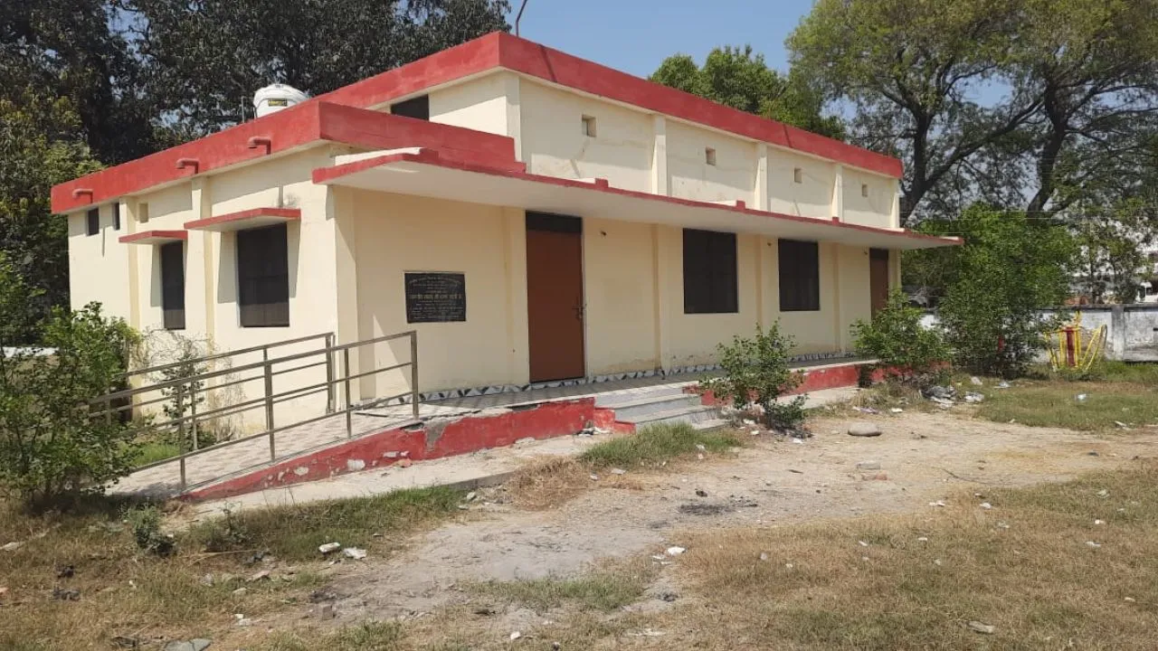 पीलीभीत: क्रीड़ा परिसर का काम तीन साल बाद भी अधूरा, उपकरण न लगाए जाने से परेशानी