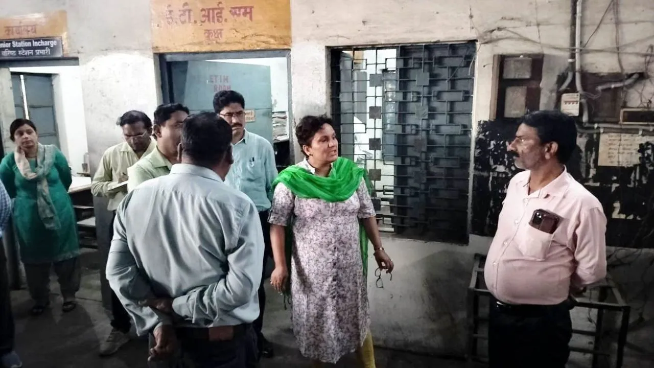 पीलीभीत बस स्टैंड की अव्यवस्थाओं पर एडीएम का छापा, एआरएम पर फूटी भड़ास