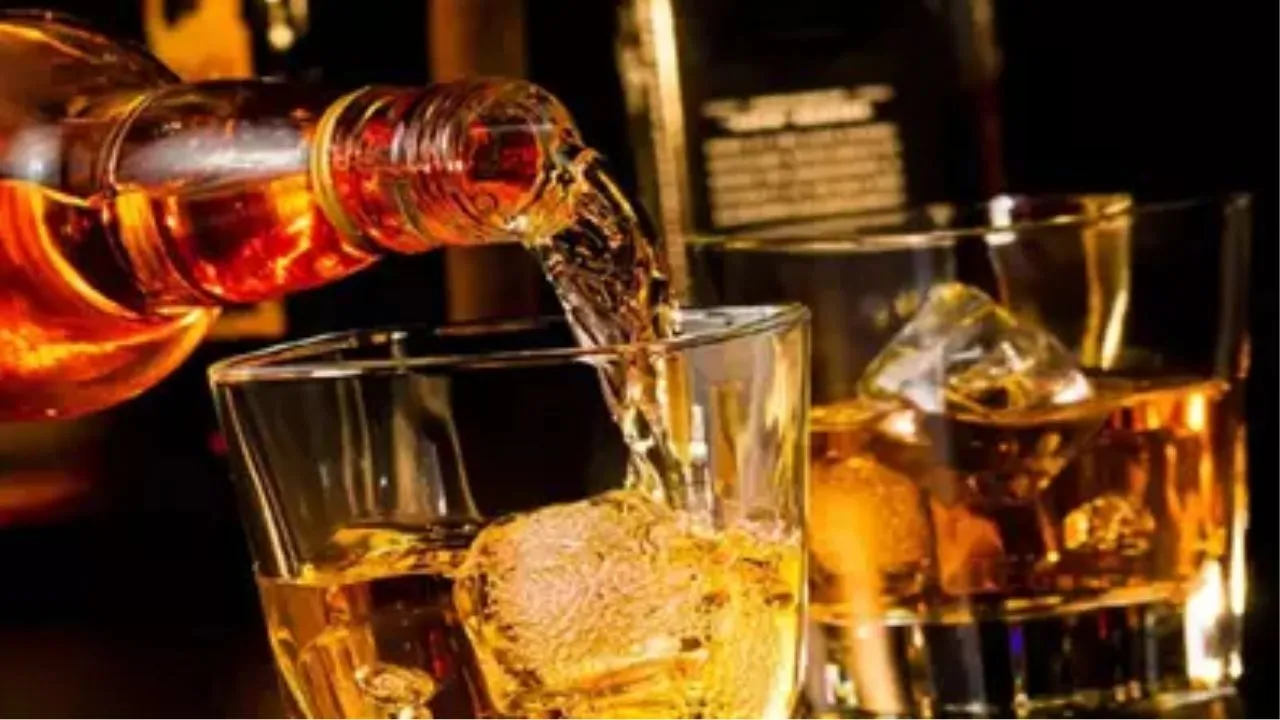 शराबी हुए और शौकीन! बरेली में हर साल टूट रहा शराबखोरी का रिकॉर्ड
