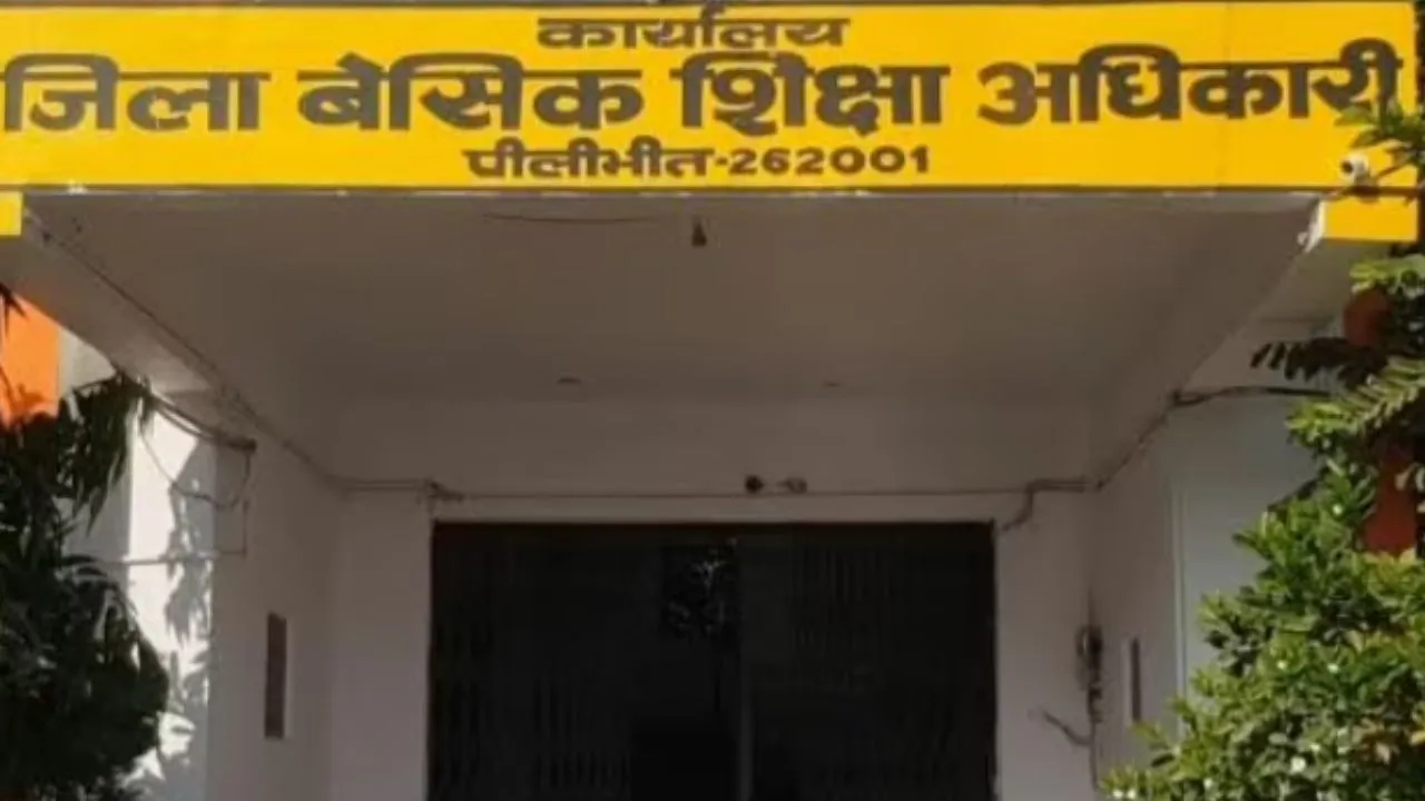 पीलीभीत: खाते में पैसा फिर भी नहीं खरीदा फर्नीचर, बीएसए ने दिए सख्त निर्देश