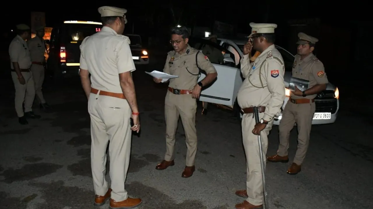 लखीमपुर में एसपी की तड़के जांच में खुली पोल, ड्यूटी से गैरहाजिर मिले 9 पुलिसकर्मी