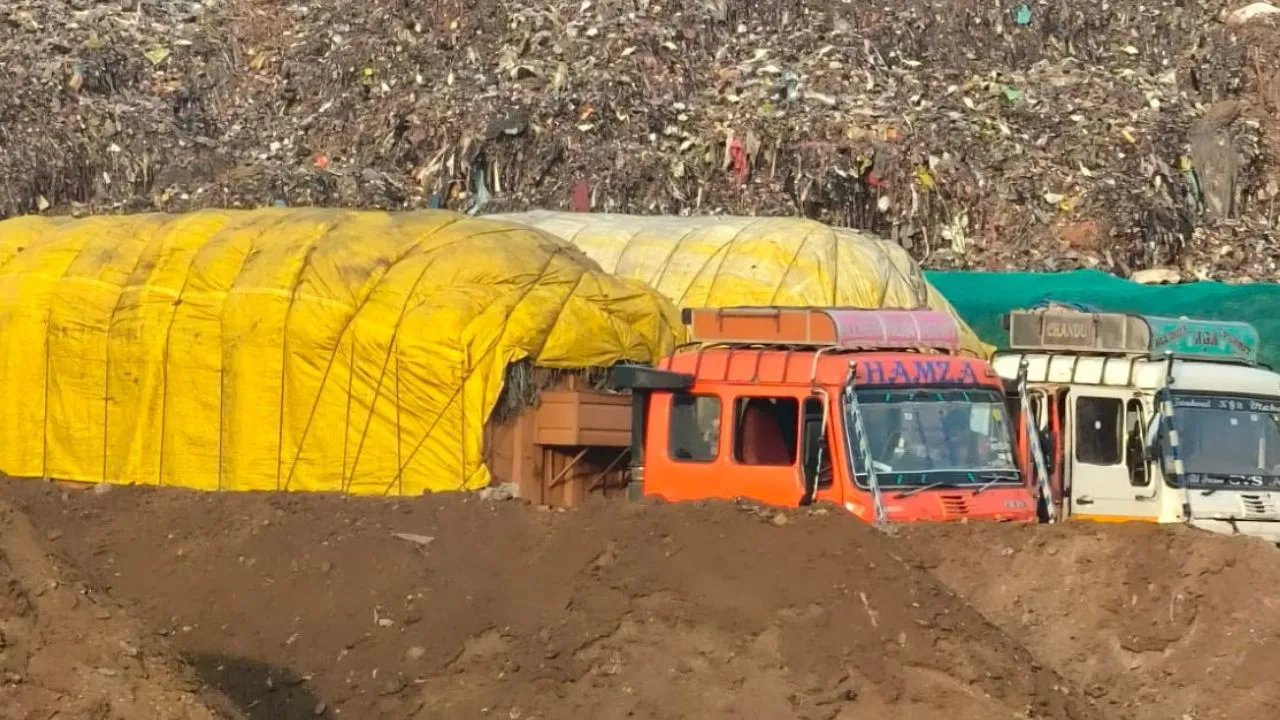 Bareilly: दो करोड़ खर्च, कूड़े का पहाड़ जस का तस!