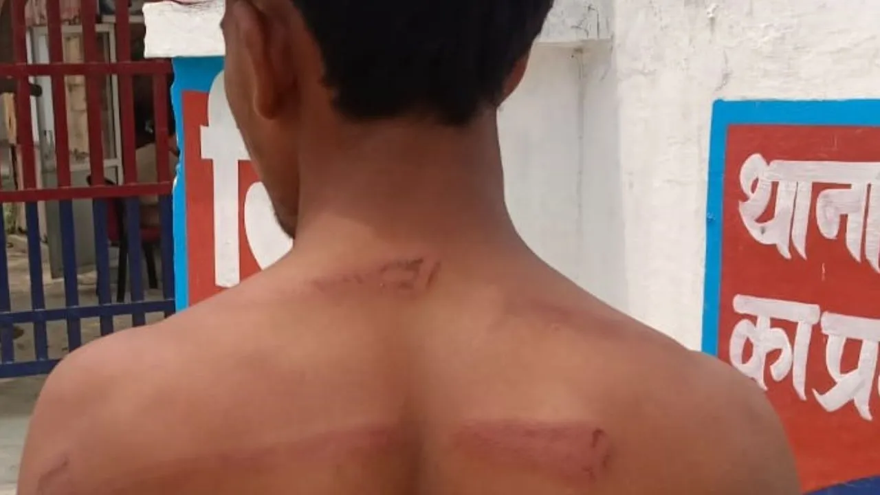 लखीमपुर: रोता-गिड़गिड़ाता रहा युवक बोला- मालिक माफ कर दो...बंधक जमकर पीटा