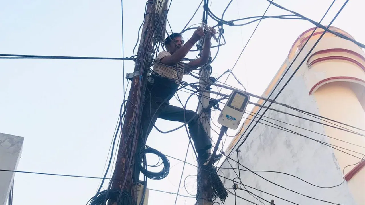 बरेली: गर्मी में बिजली व्यवस्था फेल, करोड़ों खर्च के बाद भी ट्रिपिंग और फाल्ट ने बढ़ाई मुसीबत