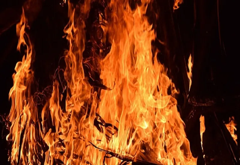 अमेठी: केमिकल फैक्ट्री में लगी भीषण आग, 4 मजदूर गंभीर रूप से झुलसे, रेफर