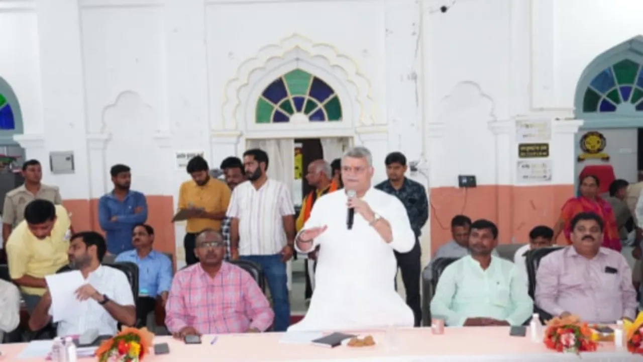 अयोध्या : नगर निगम में शामिल प्रत्येक गांव में लगेगी 250 और सोलर लाइट 