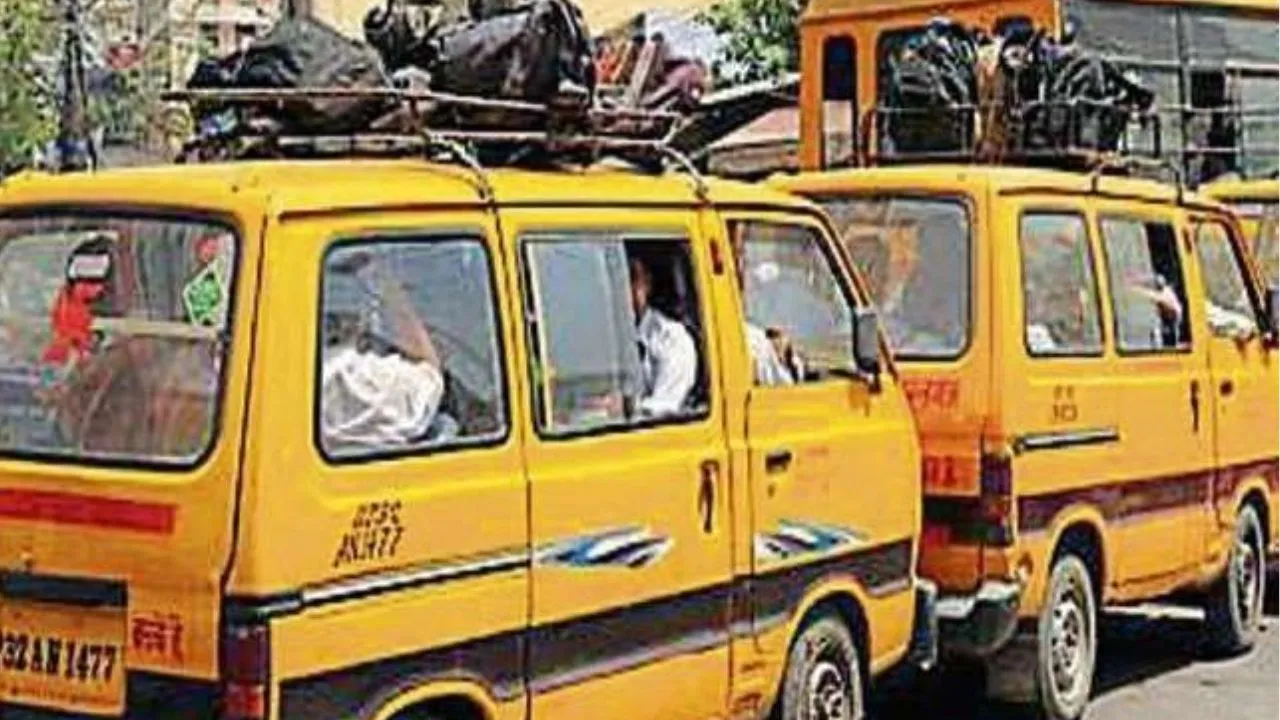 Kanpur: स्कूली वाहनों में पूरे हों मानक, मोबाइल नंबर लिखें, नशे में वाहन चलाने वालों का करें चालान; सड़क सुरक्षा समिति की बैठक में निर्देश 