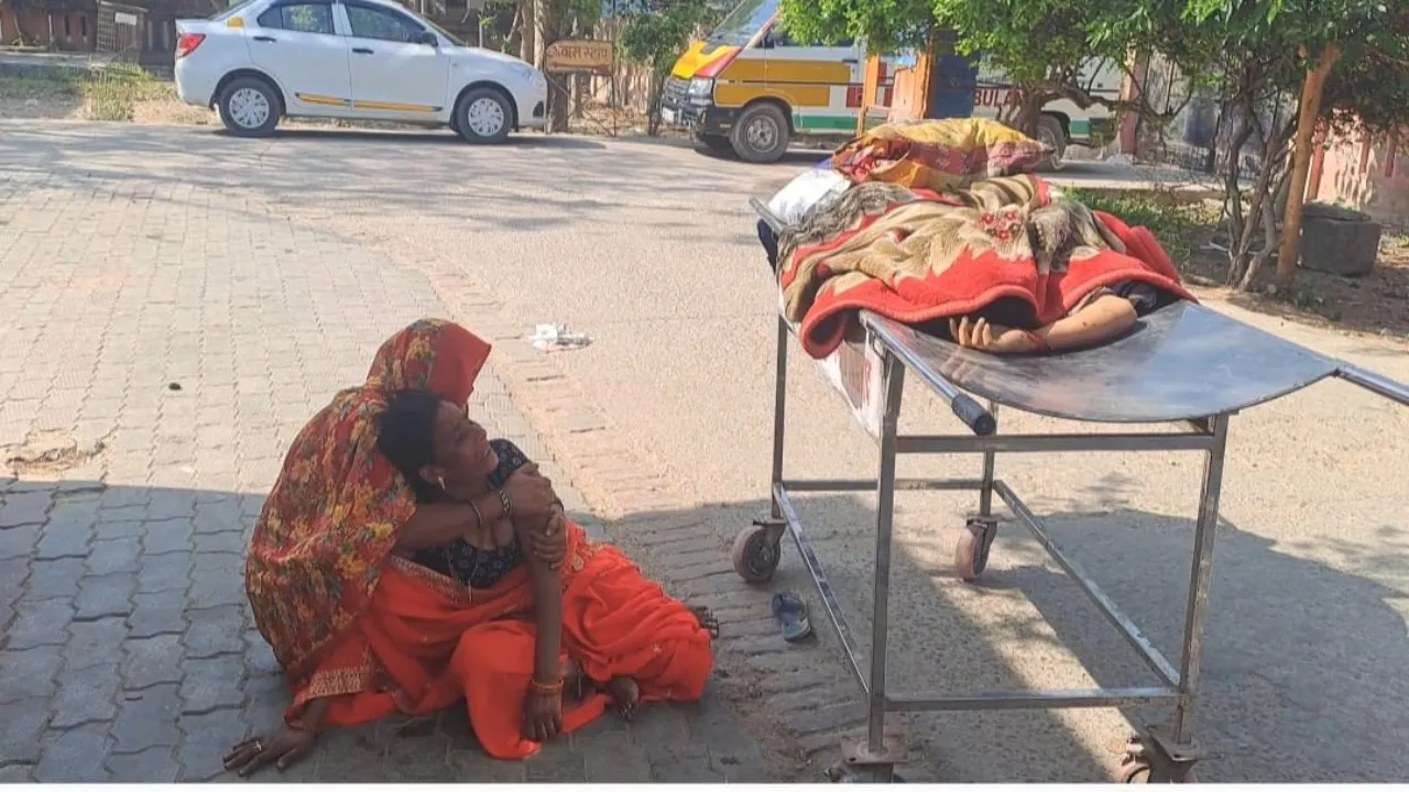 Hardoi News : जच्चा-बच्चा की इलाज के दौरान मौत, स्टाफ नर्स पर पैसे मांगने का आरोप