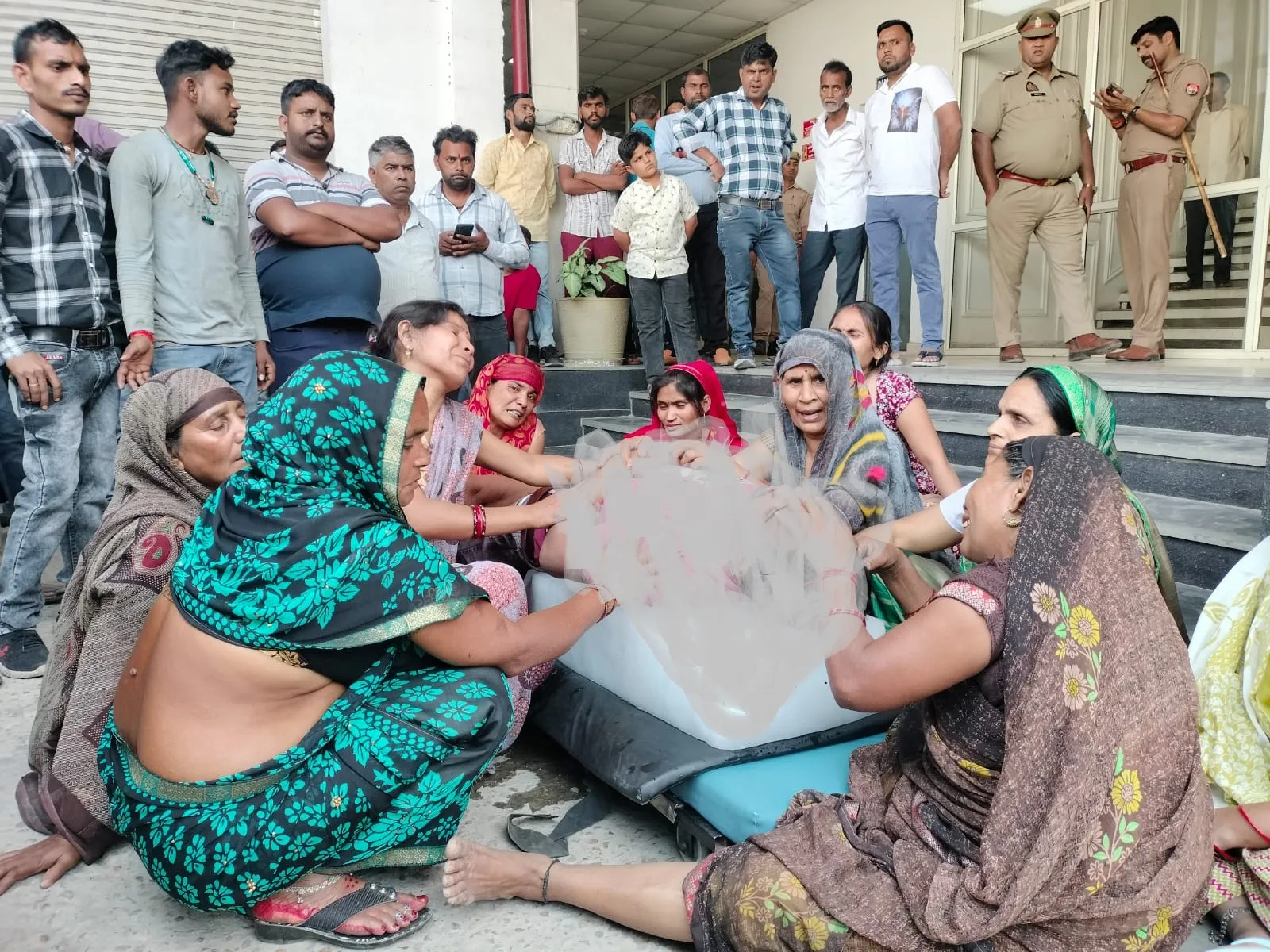 हेल्पर की संदिग्ध मौत