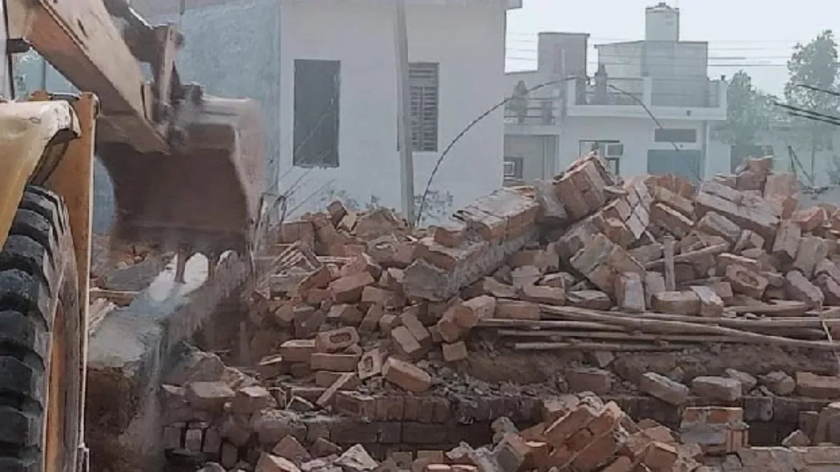 गुरुग्राम हत्याकांड के आरोपी के घर पर चला बुलडोजर    