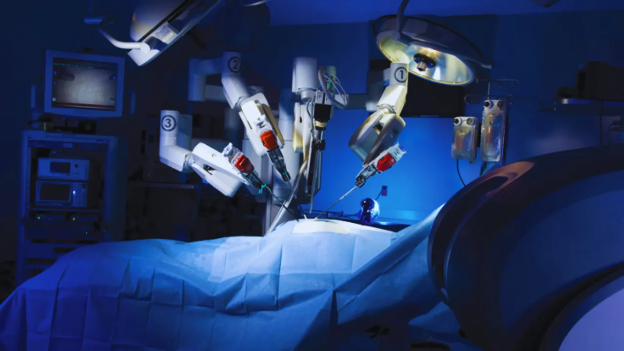 Robotic Surgery: 11 घंटे में हुई दो सर्जरी, कैंसर मुक्त हुई 72 वर्षीय बांग्लादेशी महिला, मिला नया जीवन 