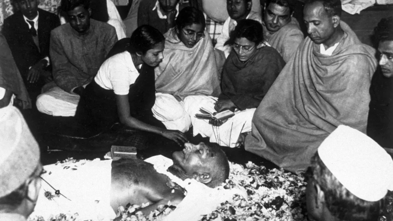 2 मई का इतिहासः आज के दिन ही हुई थी महात्मा गांधी की हत्या करने वाले के खिलाफ पहली सुनवाई