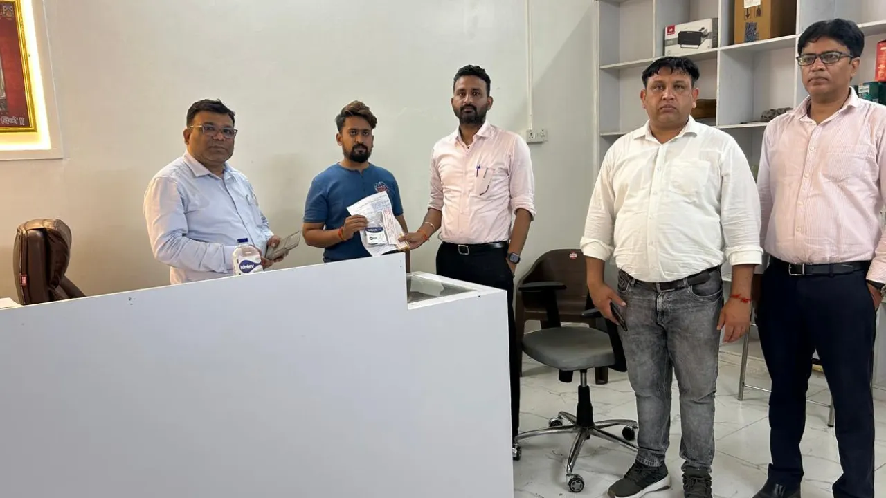 नकली दवा बिक्री के शक में अमीनाबाद की तीन फर्मों पर छापा, संचालन पर लगाई गई रोक