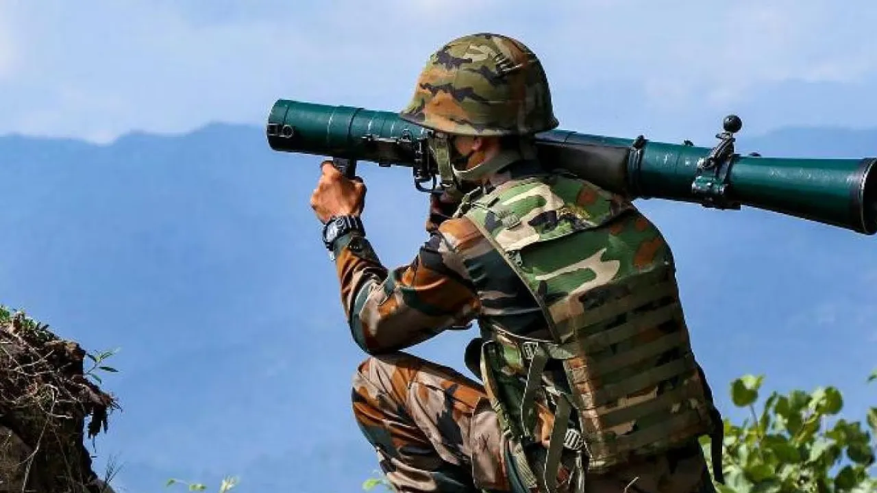 Operation Sindoor: एक्शन मोड में इंडियन आर्मी, पश्चिमी सीमा पर पाकिस्तानी हमलों का दिया प्रभावी ढंग से जवाब