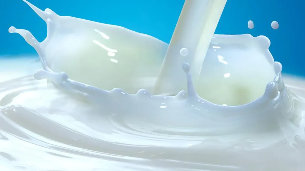 Milk Price Hike : मदर डेयरी और अमूल की राह पर चली ये कंपनी, बढ़ाए दूध के दाम