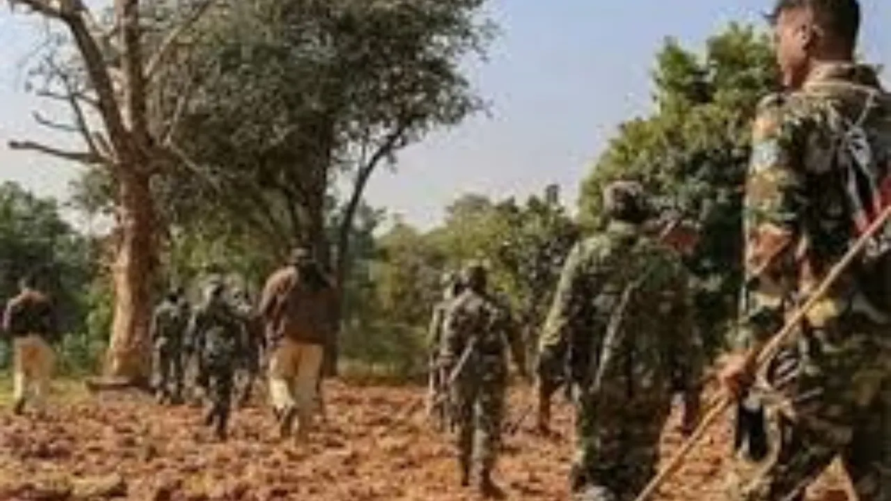झारखंड: मुठभेड़ में पांच लाख रुपये का इनामी माओवादी ढेर, एक गिरफ्तार