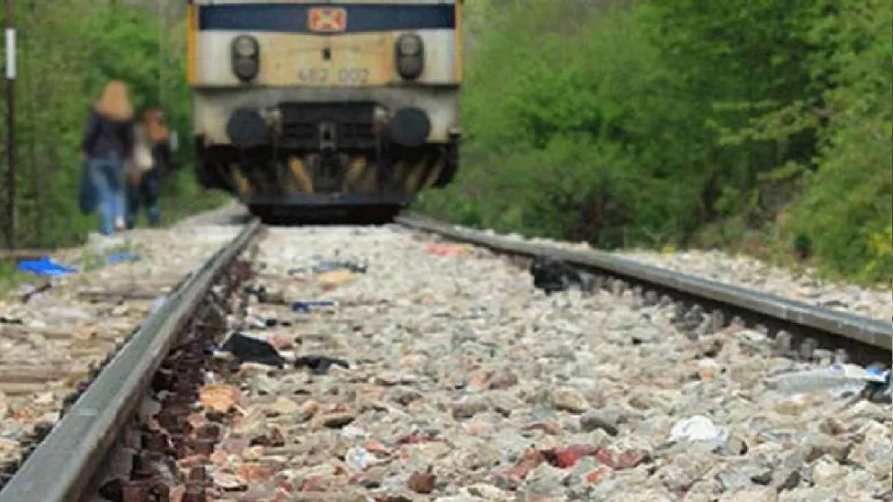 जिम्मेदारों की लापरवाही बन रही माता-पिता के आंसुओं की वजह, बेटी के सिर के अवशेष पाने के लिए 16 दिनों से परेशान दंपती