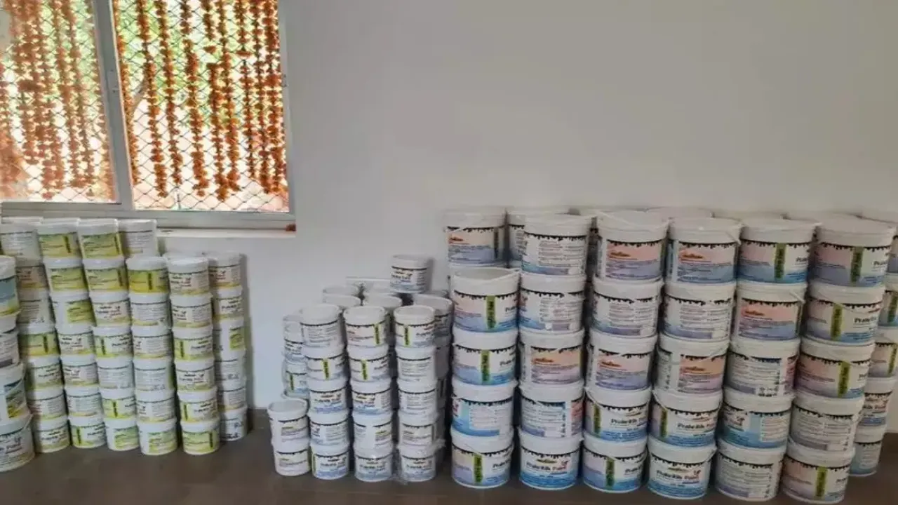 सरकारी भवनों में इस्तेमाल होगा गाय के गोबर से तैयार पेंट, सीएम योगी ने दिए अधिकारियों को ये निर्देश