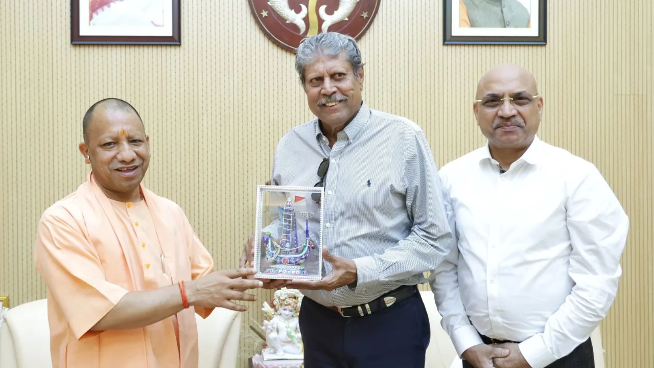 लखनऊ : पूर्व क्रिकेटर कपिल देव ने CM से की मुलाकात